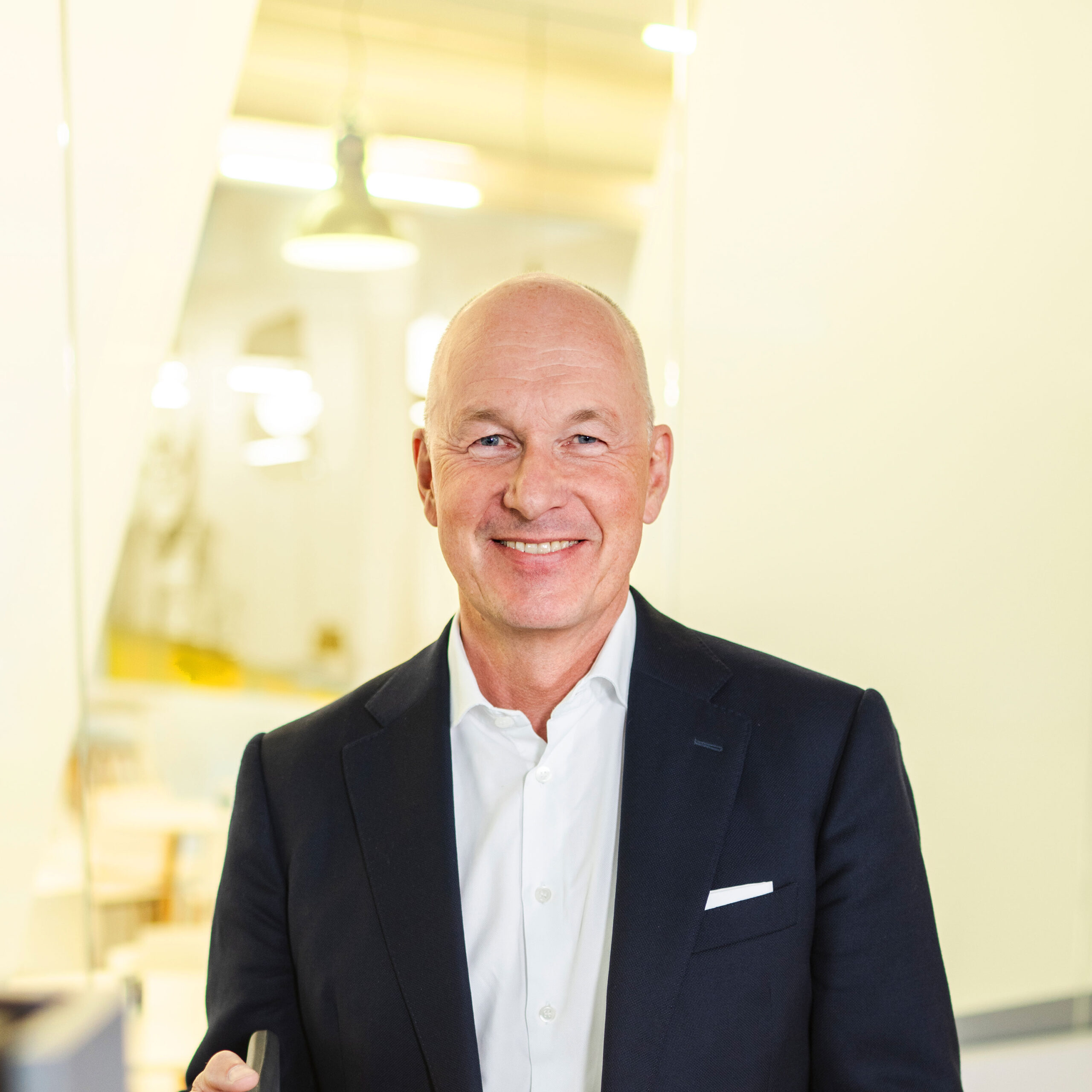 Dr. Volker Hues